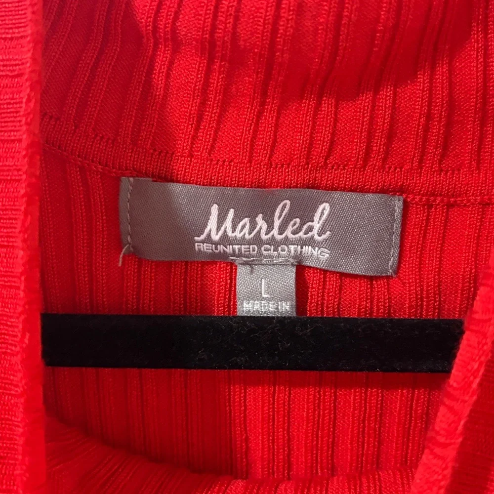Red Ribbed Women's Top - Picture 2 of 2